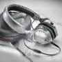 V-MODA XS On-Ear Folding Design Noise-Isolating Metal Headphone (White Silver) V-MODA XS On-Ear Folding Design Noise-Isolating Metal Headphone (White Silver)